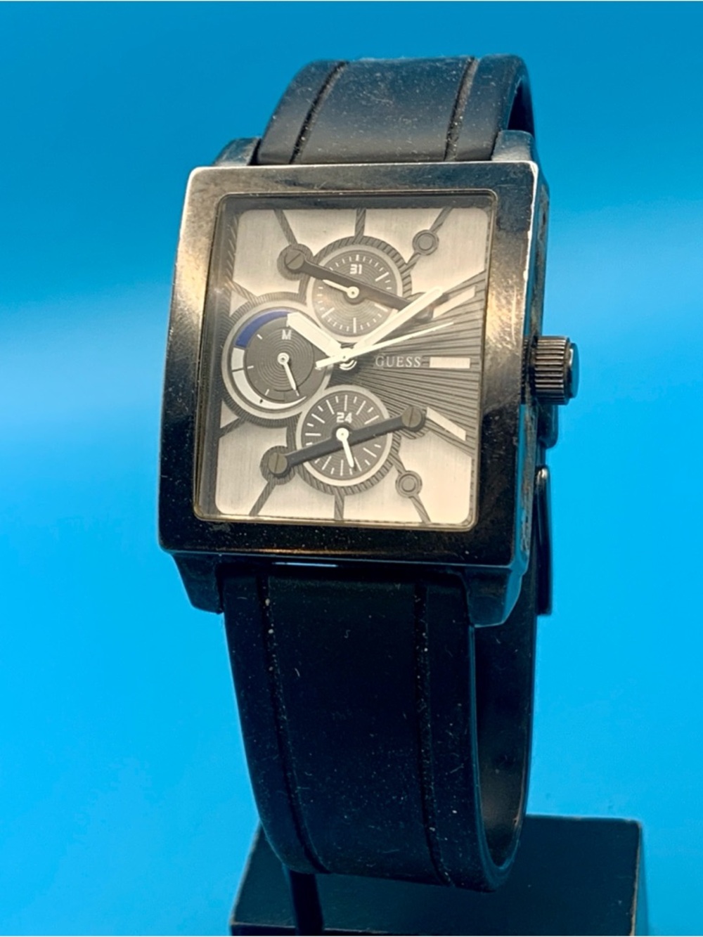 GUESS U14006G1 Men’s Tank Wristwatch St Steel Case Day Date 24hr Works New Batt